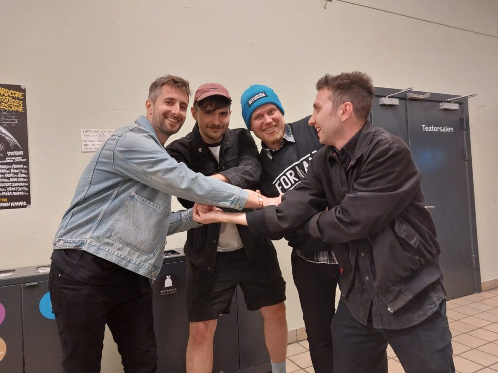 Burnt Tapes agreeing to something they might regret with Andreas and Leo from Nasty Cut Records, during Nasty Cut Fest 2023